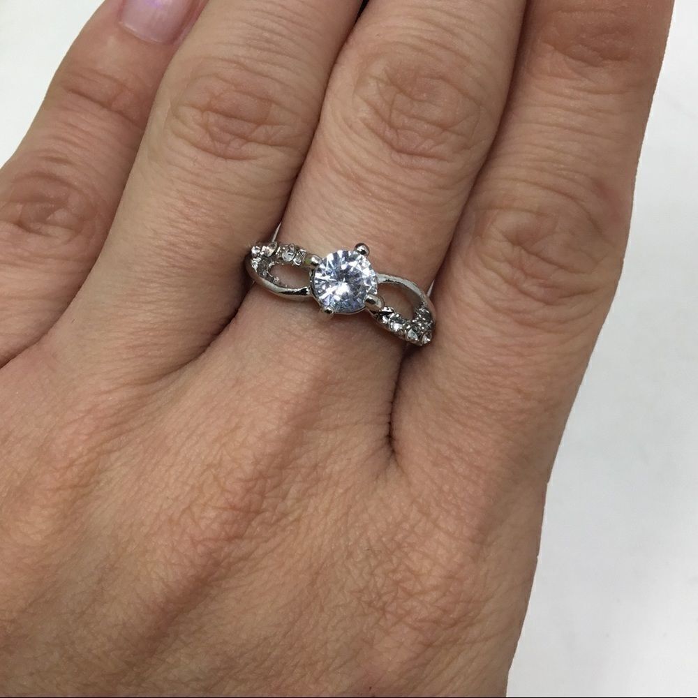 3/4 ct. CZ Intertwined Setting Fashion Ring (H15)